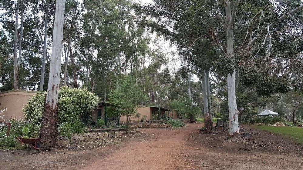 Country Cottages Of Bridgetown Bagian luar foto