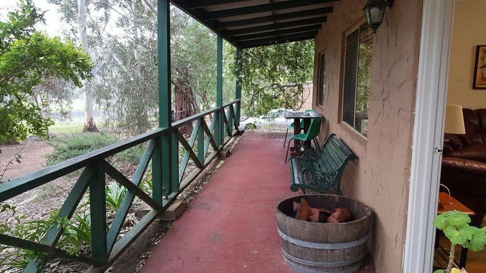 Country Cottages Of Bridgetown Bagian luar foto