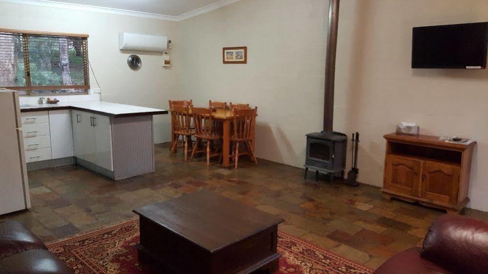 Country Cottages Of Bridgetown Bagian luar foto