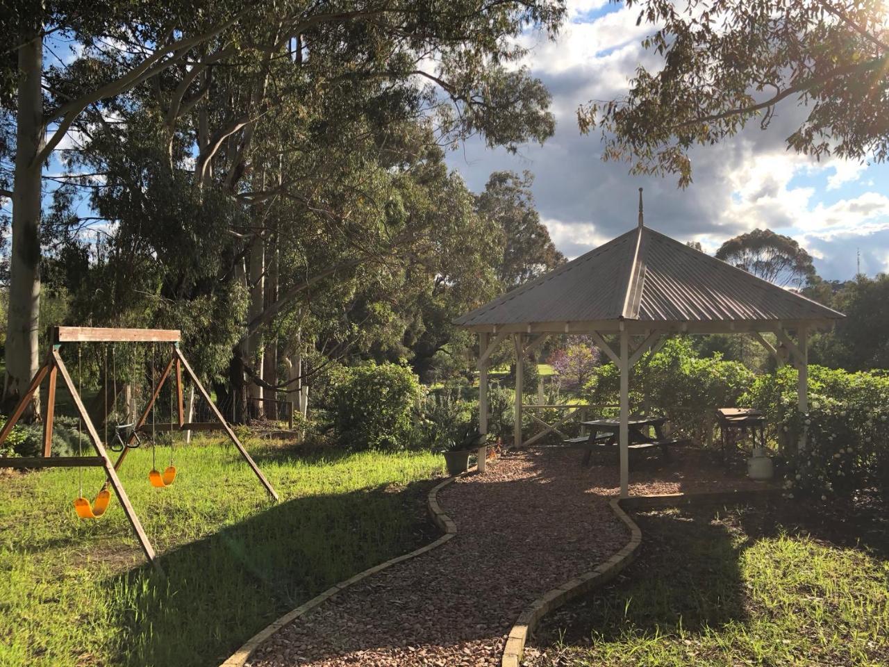 Country Cottages Of Bridgetown Bagian luar foto