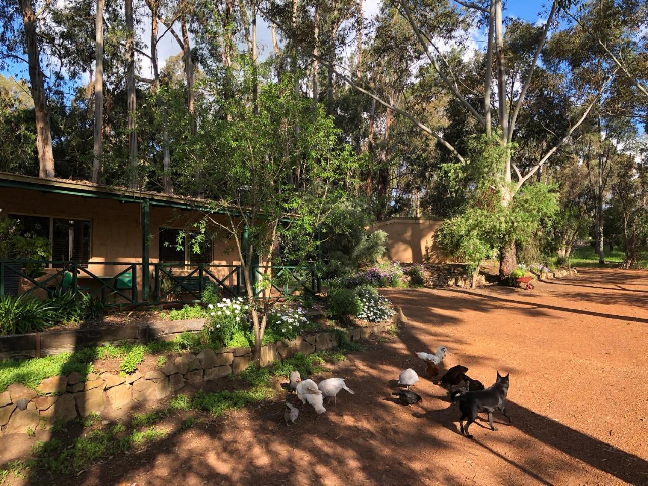 Country Cottages Of Bridgetown Bagian luar foto